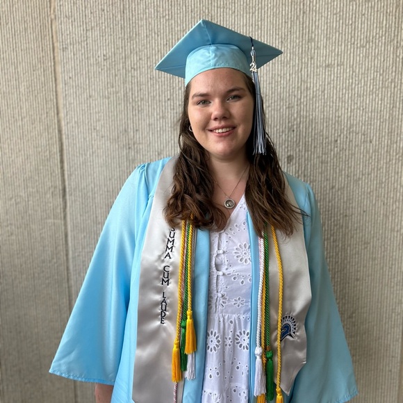 Meet Your Posher, Amy - Picture 2 of 3